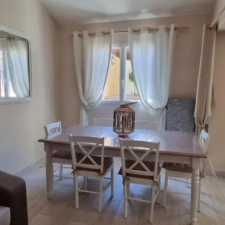 Сasa de vacaciones 75m Close To Everything With Poolgardenterrace